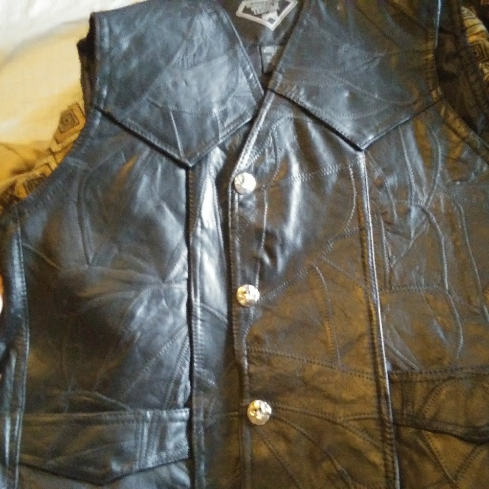 Vest - Picture 2 of 3